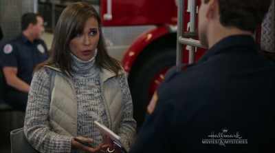Nee, hier werken vooral mannen.
-Juist. - Aurora Teagarden Mysteries: A Game of Cat and Mouse