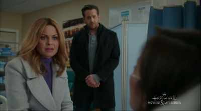 Nee. Nee, ik weet nog... - Aurora Teagarden Mysteries: A Game of Cat and Mouse
