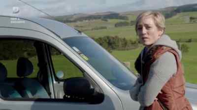 Need a hand, lady? - The Brokenwood Mysteries