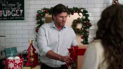 - Need a hand?
- Me? No. No, I got this. - Christmas, Love and Fudge