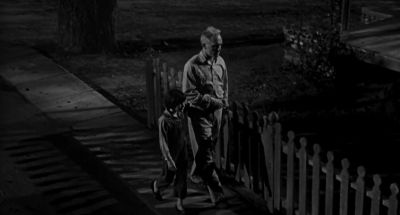 Neighbors bring food with death - To Kill a Mockingbird