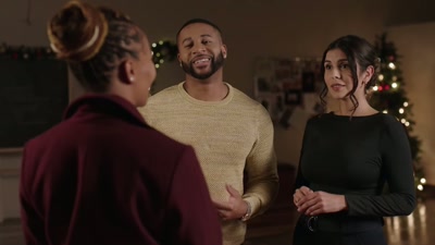 - Nej. Jeg har to venstrefødder.
- Det passer. - A Christmas Fumble