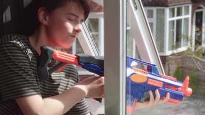 (nerf gun whirring) - Creeped Out