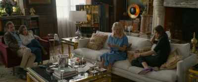 - Never...
- But there she is, the cousin. - Cocorico