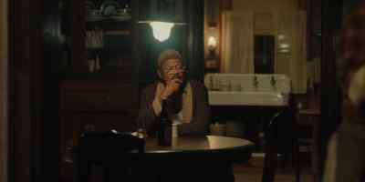 - Never find you another piano like that.
- Yeah, that look real nice. - The Piano Lesson