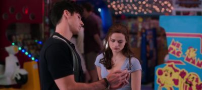 [NEW ORDER'S "BLUE MONDAY"
PLAYING OVER SPEAKERS] - The Kissing Booth 2