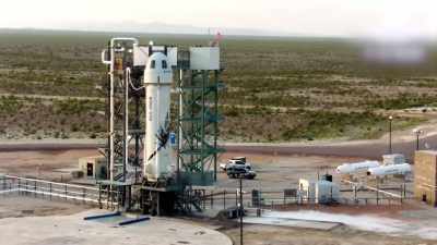 New Shepard, opkaldt
efter astronauten Alan Shepard- - Space Titans: Musk, Bezos, Branson