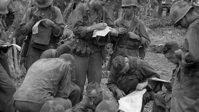 News Reader: THE 27TH
SET UP A COMMAND POST - The Pacific War in Color