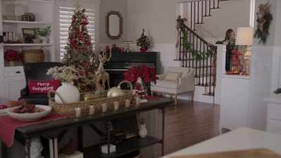 NEWSREADER (ON RADIO):
A beautiful day - Christmas Wreaths and Ribbons