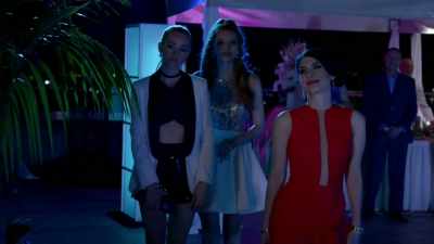 Next, we have
America's sweetheart - Famous in Love