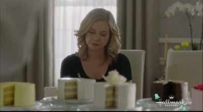Next we have vanilla buttercream
with a white ganache drizzle. - Marrying Mr. Darcy