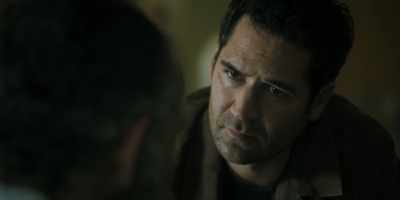 Next thing I know, there's lights on me. - The Lincoln Lawyer