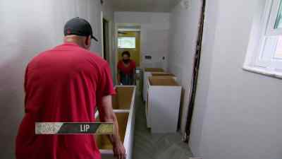 Next up, we're
redesigning our bathroom. - Zombie House Flipping
