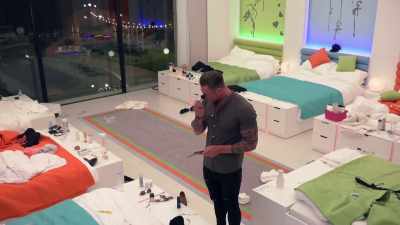 Nice.
And a text for Rykard. - Love Island