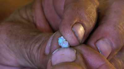 Nice bit of crystal there.
Hm.That is nice crystal. - Outback Opal Hunters