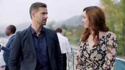 Nice. I'm not really
into champagne cocktails - Love on the Danube: Kissing Stars