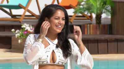 ‐Nice to meet you, Tom.
‐How are you doing? - Love Island