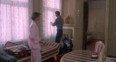 - Nice room.
- Yeah, it is. - Howling II: Stirba - Werewolf Bitch