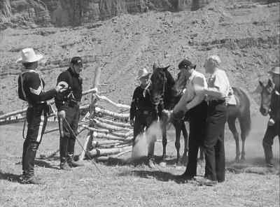 - Nice team, Corporal.
- That the general idea, Doc? - Rio Grande