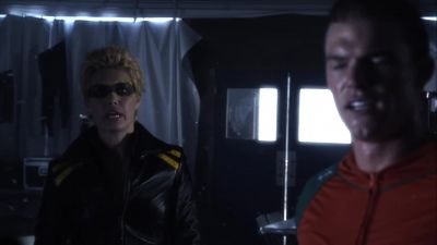 - Nice toss for a fish out of water.
- Thanks. - Smallville