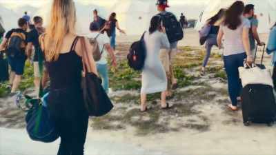 NICK: It was just this mad dash
to claim your tent. - Fyre Fraud