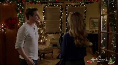 - [NICK] Thanks!
- [GRACE LAUGHS] - Christmas in Love