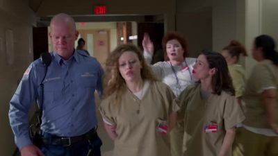- Nicky, baby, what's happening?
- Stay back! - Orange Is the New Black