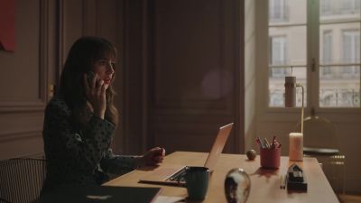 Nicolas, bonjour. - Emily in Paris