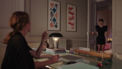 Nicolas wants to announce
Gregory's takeover - Emily in Paris