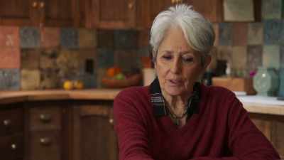 Nie dlatego, że byłem za młody, - Joan Baez: I Am a Noise