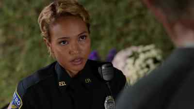 Nie, sir. Ona
była z Oak Cliff. - Searching for a Serial Killer: The Regina Smith Story