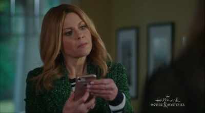 Niet echt.
-Er moet toch iets geweest zijn? - Aurora Teagarden Mysteries: A Game of Cat and Mouse
