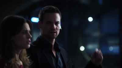 Nikita, you're under attack. - Nikita