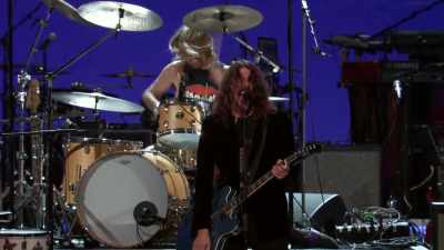 ♪ Nikki, come on, on - Let's Go Crazy: The Grammy Salute to Prince