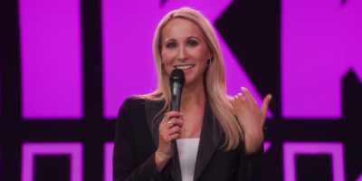 [Nikki and crowd laugh] - Nikki Glaser: Bangin'