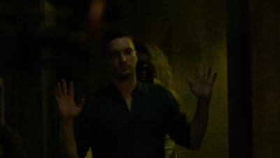 NIKKI: HANDS
WHERE I CAN SEE THEM. - The 100