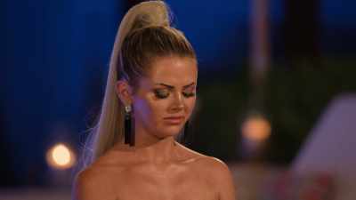 Nikki: Nakia, please reveal the
second person in your final two. - FBoy Island