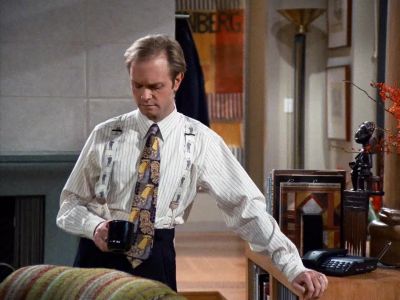- Niles...
- Oh, you're right. - Frasier