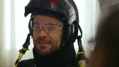 - Nine and seven. Two twin boys at seven.
- Oh! - Limitless with Chris Hemsworth