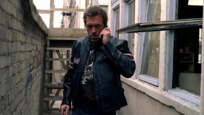 - Ninety-two.
- I found a blind bird. - House