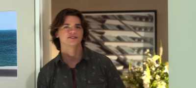 No, actually.
She, uh, she's applying to USC. - The Kissing Booth 3