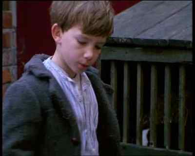 - No, baby, don't cry.
- Juey, can you help me, please?. - Jude