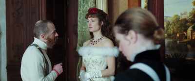 No, my darling. This is Fini.
Hanni is skinnier. - Corsage