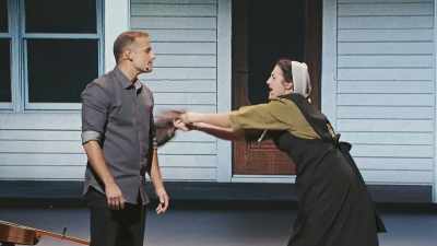 - No des un paso más, quien sea, - The Confession Musical