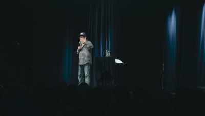 No, she doesn't talk,
but she does that kind of - David Cross: Oh Come On