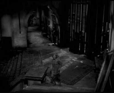 No. Don't come up here. - Scared Stiff