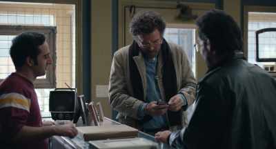 -No hay de qué.
-Bueno, es muy amable. - The Shrink Next Door