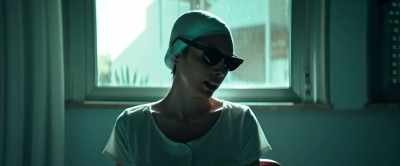 No, he was wearing a hood
and it was nighttime, it was dark. - Dark Glasses