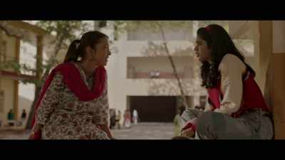 -No! He's going to lose it!
-This is no time for jokes, Mannu! - Gunjan Saxena: The Kargil Girl