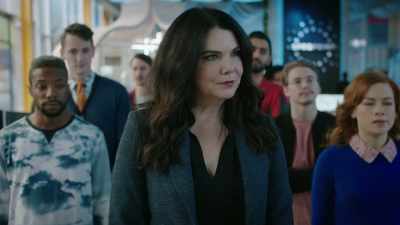 - No, he's staying right here.
- What's going on? - Zoey's Extraordinary Playlist